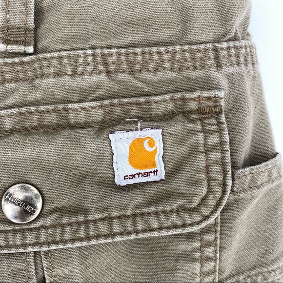 Carhartt khaki cargo short size 16 replaced button - Picture 3 of 5